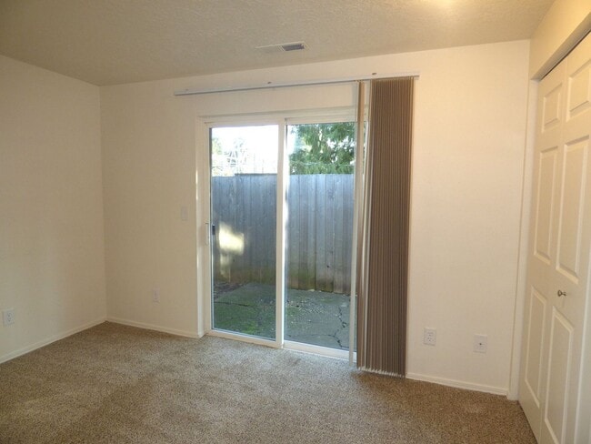 Building Photo - Rent Special: 1/2 Off March's Rent - Ground Level 2 Bed 1 Bath W/ Air Conditioning