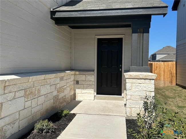 Building Photo - 945 Heartseed Ave