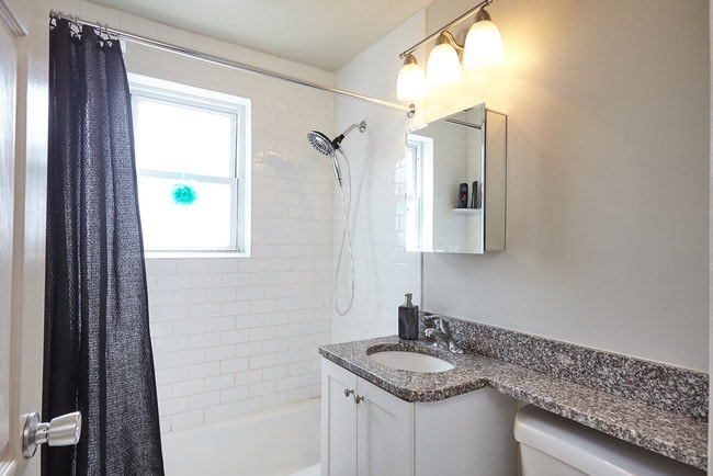 Building Photo - 131 Salmon Brook Dr
