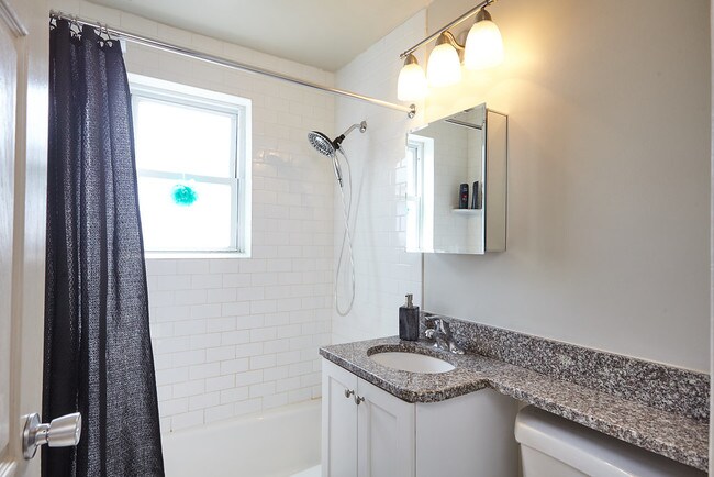 Building Photo - 147 Salmon Brook Dr