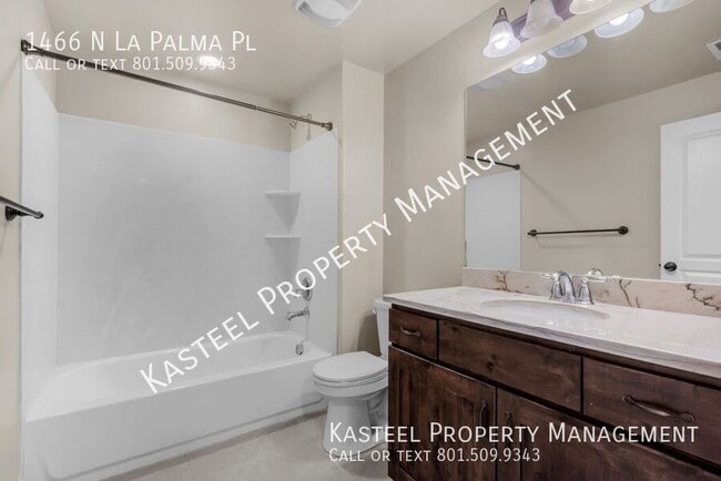 Building Photo - 1466 La Palma Pl