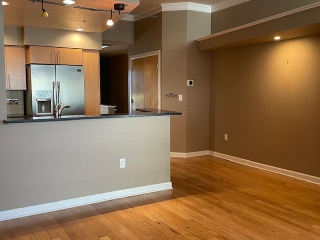 Building Photo - 2 Bedroom 2 Bath