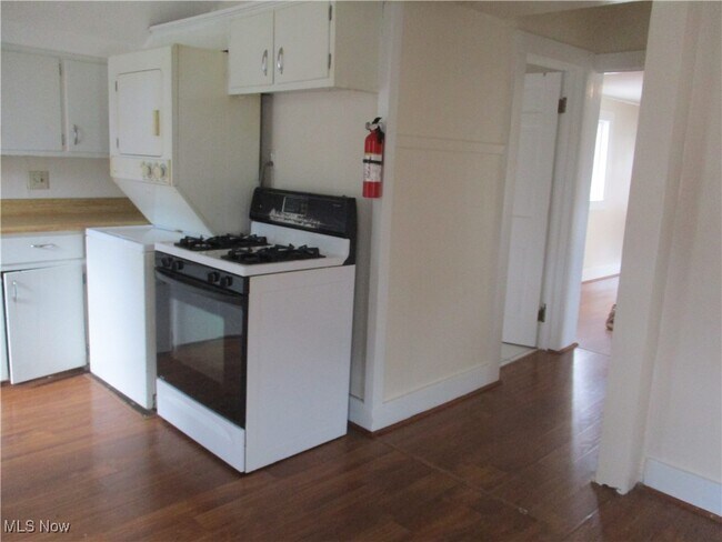 Building Photo - 203 S Diamond St