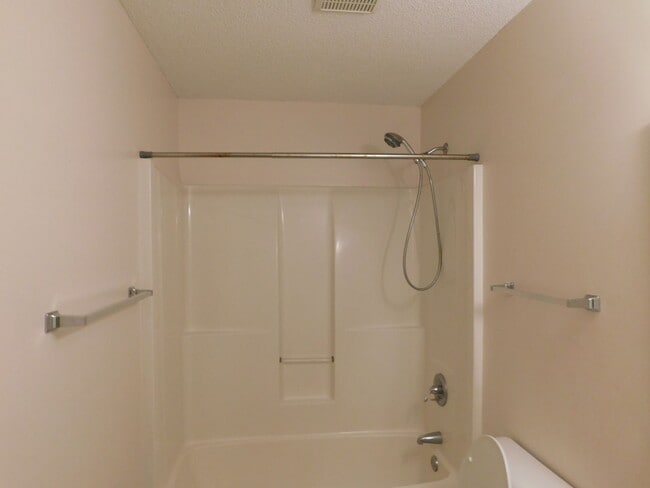 Building Photo - 3 Bedroom Home in Pebble Creek Subdivision