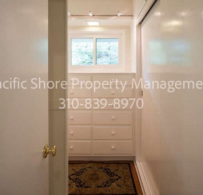 Building Photo - Charming Brentwood Ranch Home with Excepti...