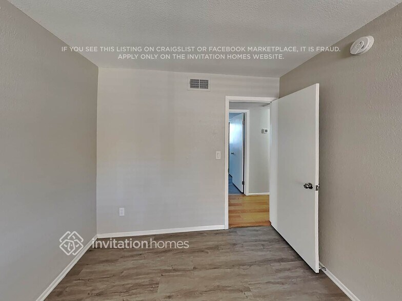 Building Photo - 6603 W Phelps Rd