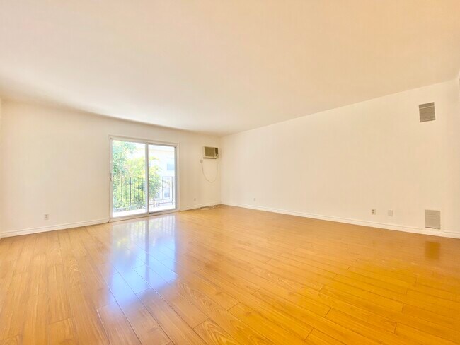 Primary Photo - 1541 N Formosa Ave