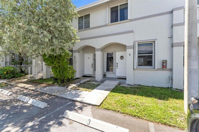 Building Photo - 21245 NE 8th Pl