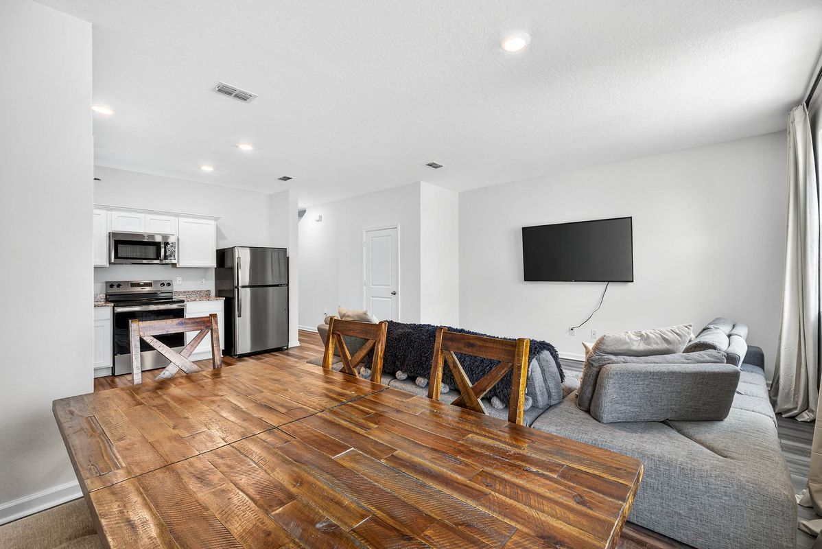 Building Photo - 6150 Calle Ochoa St