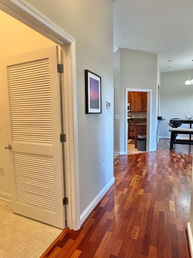 Building Photo - NEWPORT NEWS - STUNNING APARTMENT IN  THE POINT AT CITY CENTER
