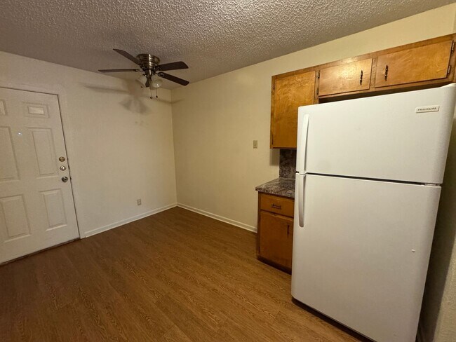 Building Photo - 360 Virtual Tour Available