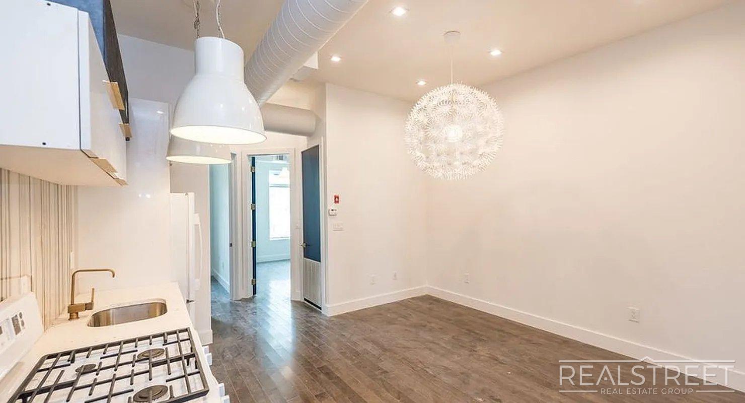 Building Photo - Massive 3 Bed (Flex 4 Bed) 3.5 Bath Duplex with Private Backyard in Bed-Stuy