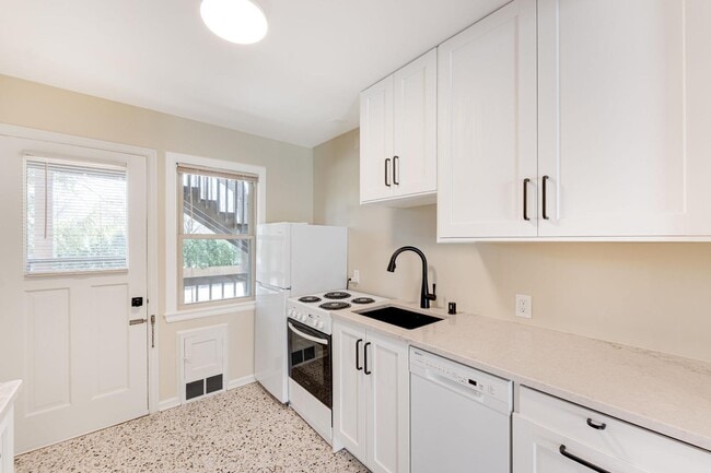 Building Photo - 8201 W North Ave