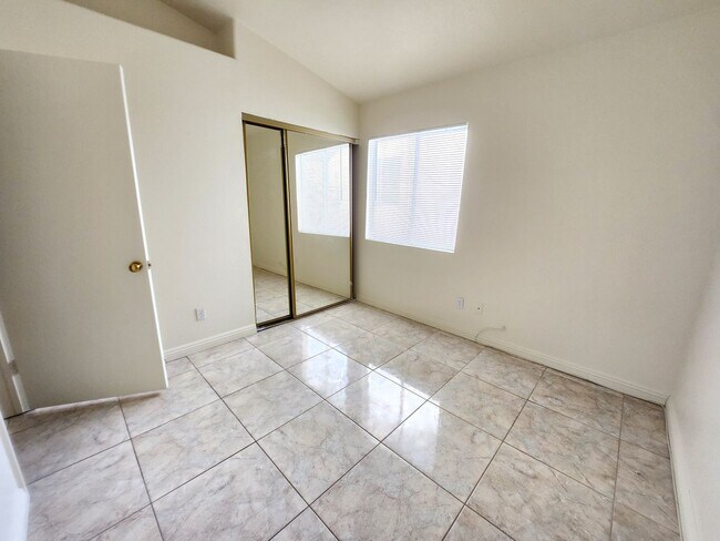 Building Photo - 137 Windy Creek Ave