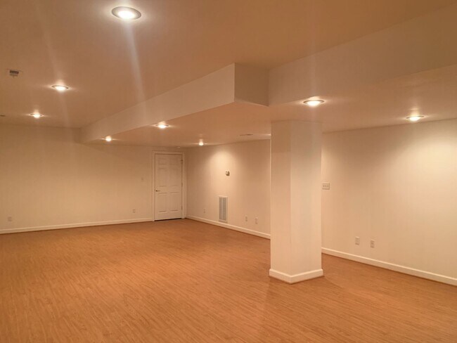 Building Photo - 101 Westbury