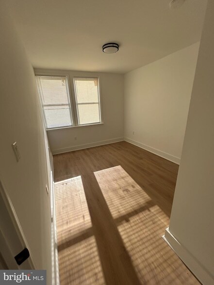 Building Photo - 1230 Penn St NE