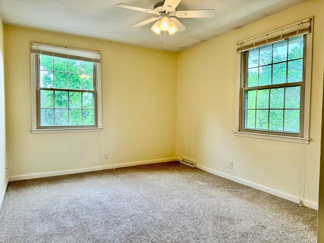 Building Photo - Nice 4BR Home in Perfect Location