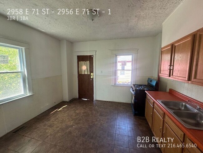 Building Photo - 2958 E 71st St