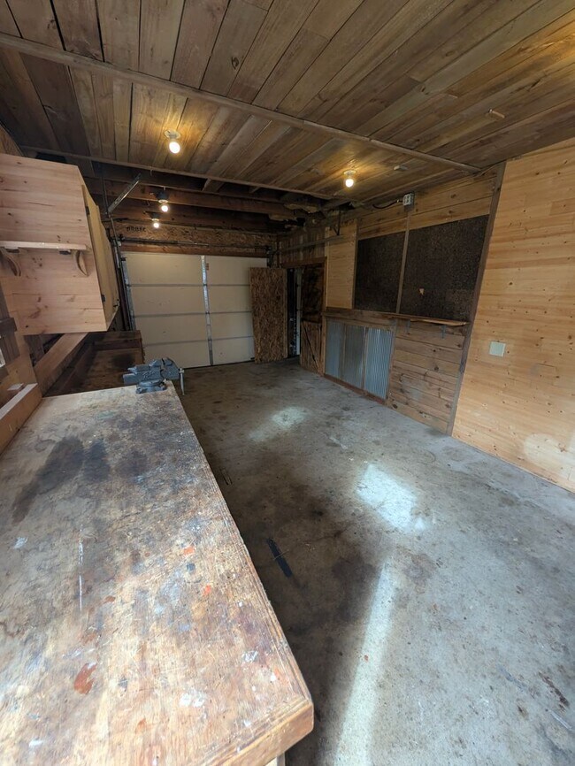Building Photo - 1216 Robin Dr