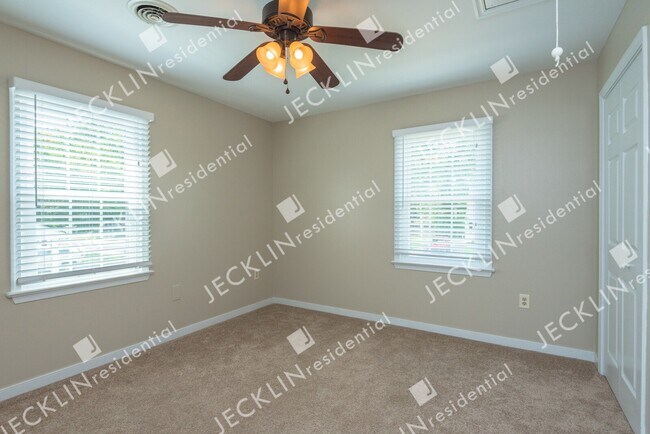Building Photo - 2329 Horsley Dr
