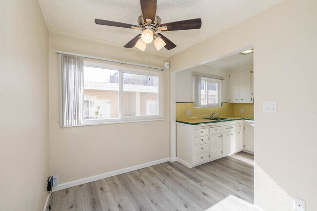Interior Photo - 276 Adams