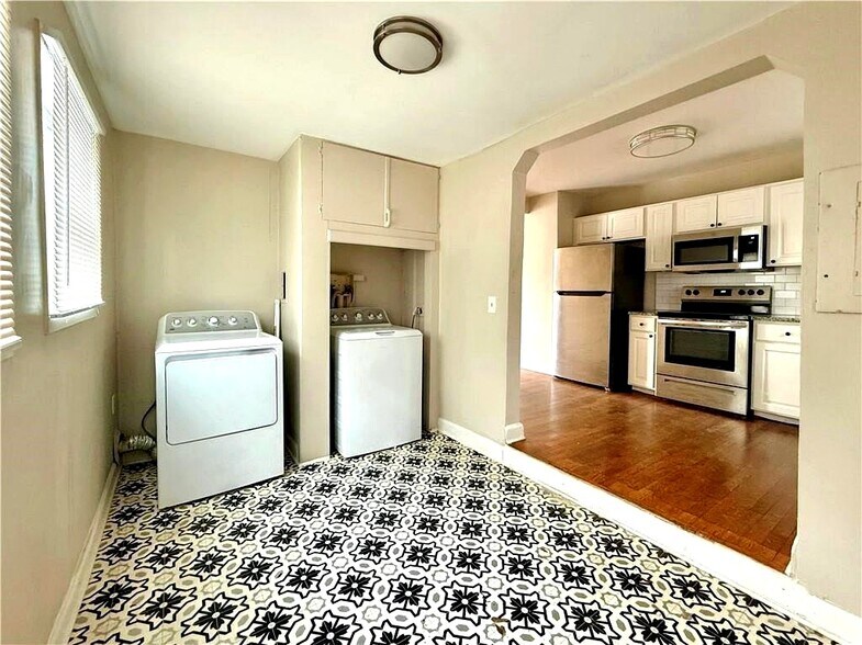 Building Photo - 1449 Lynford Dr SW