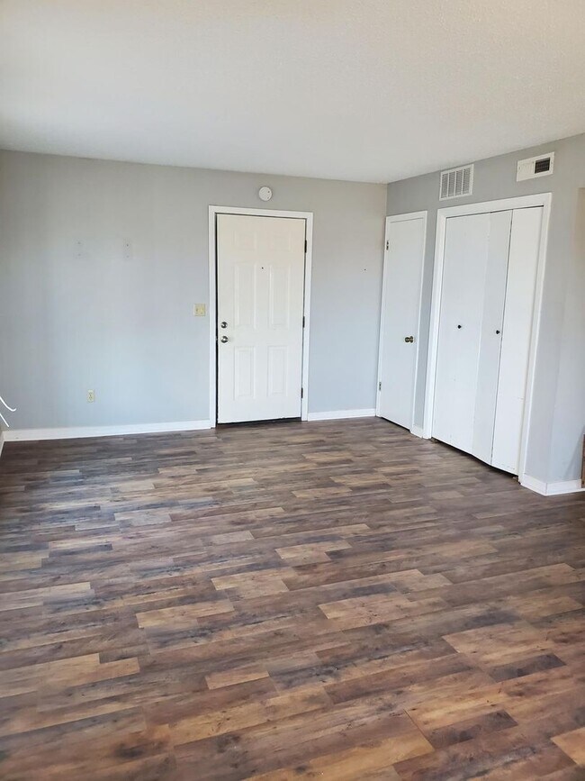 Building Photo - 1441 N. Smith Ct #4