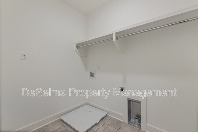 Building Photo - 337 Sophia Rain Dr
