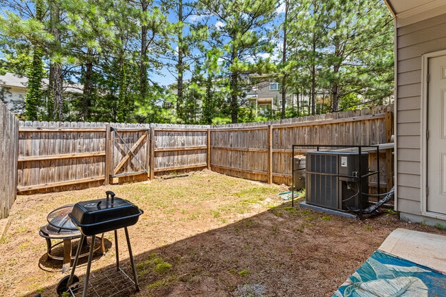 Building Photo - 776 Crestwell Cir SW