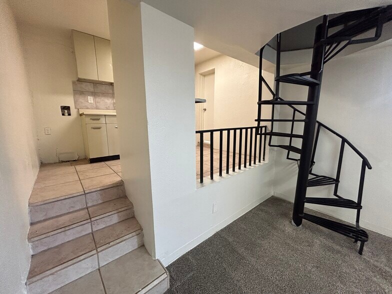 Building Photo - 3062 N 42nd Ave
