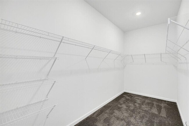 Building Photo - 6243 Lakepine St