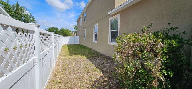 Building Photo - 15217 Evergreen Oak Loop