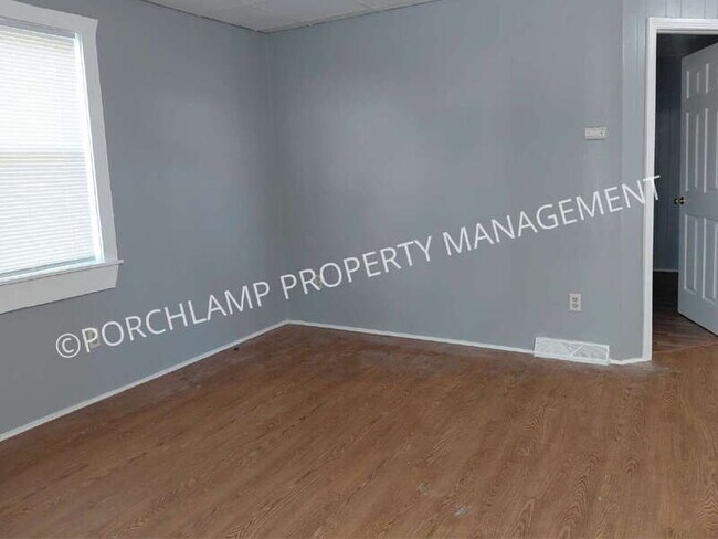 Building Photo - 463 Catawba Ave