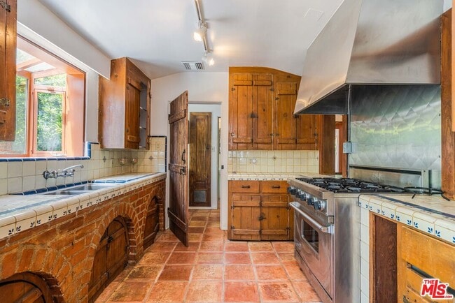 Building Photo - 12255 Addison St