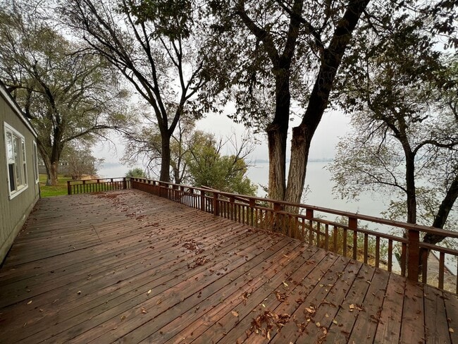 Building Photo - Cozy Lakefront Home w/Private Dock