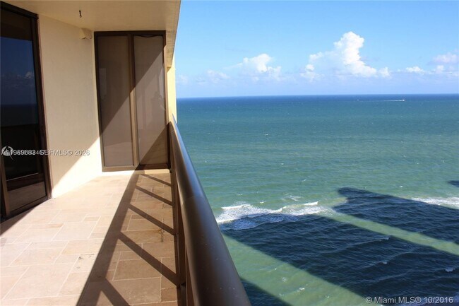 Building Photo - 16275 Collins Ave