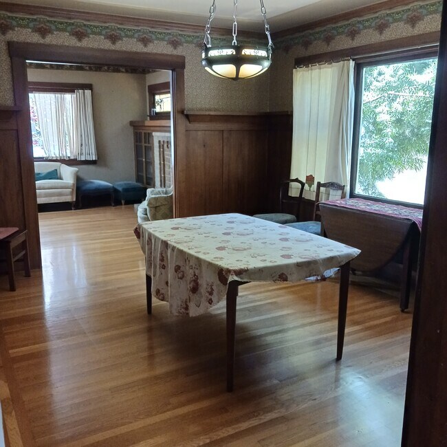 Dining room-view towards living room - 5591 Lawton Ave