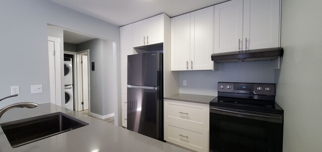 Building Photo - Beautifully Upgraded 1-Bedroom Condo in Do...