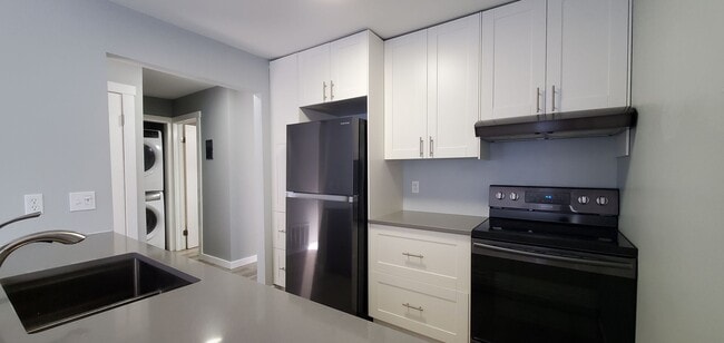 Building Photo - Beautifully Upgraded 1-Bedroom Condo in Downtown Traverse City