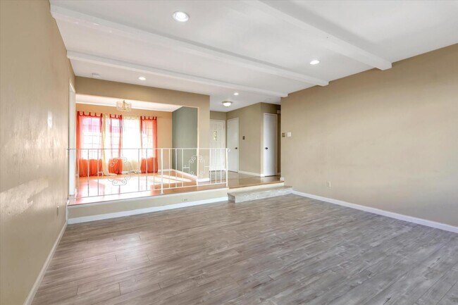 Building Photo - 40307 San Sebastian Pl