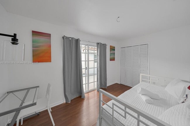 Building Photo - 1046 SW 13th Ct