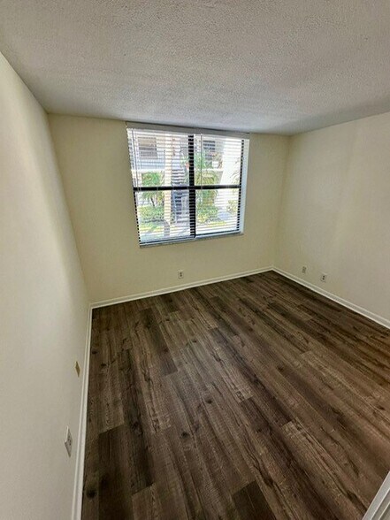 Building Photo - 1250 S Military Trl