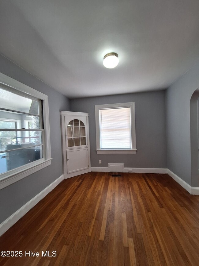 Building Photo - 2409 S Memorial Dr