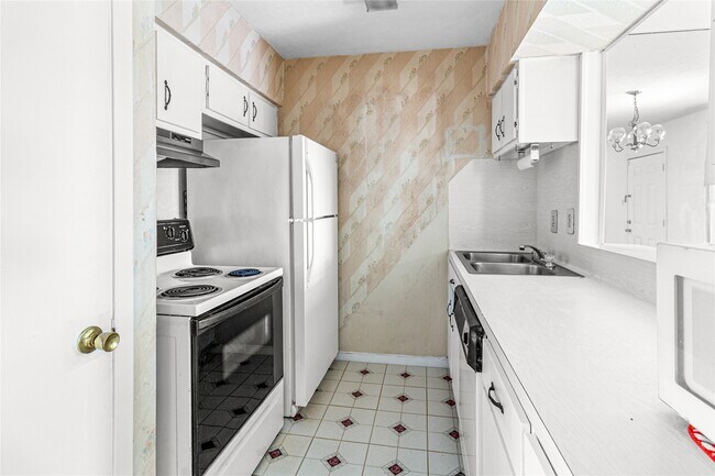 Building Photo - 9007 Gaylord Dr