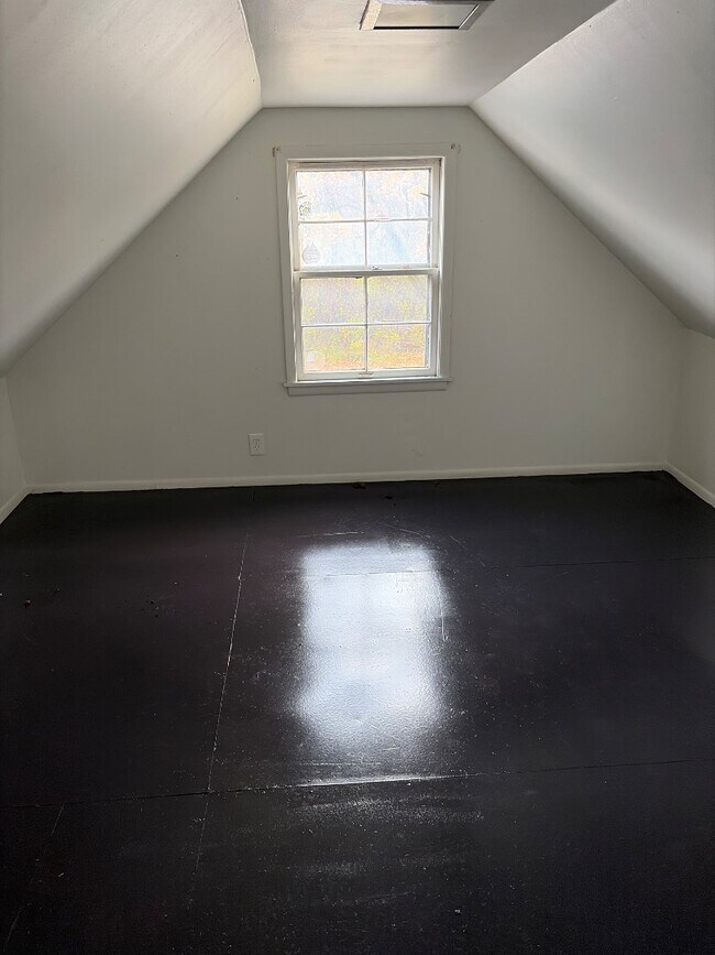 Building Photo - 1541 E 212th St