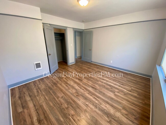 Building Photo - Johnson Ave: 2bdrm / 1 ba Home