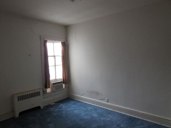 Building Photo - $4500 / 4br - Sunny 4 Bedroom 2 Bath Georg...