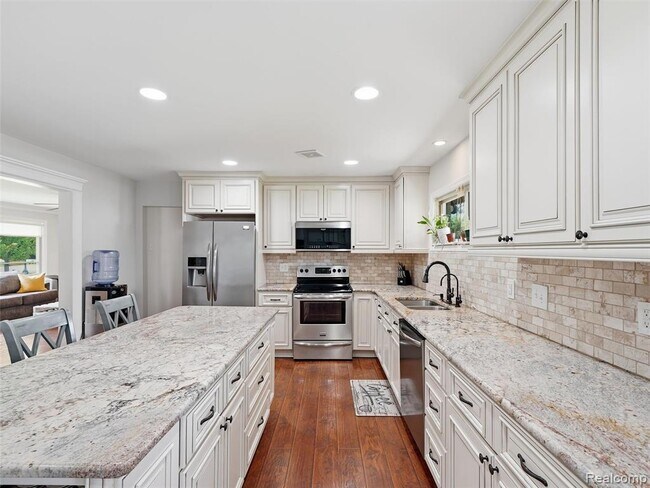 Building Photo - 39582 Burton Dr