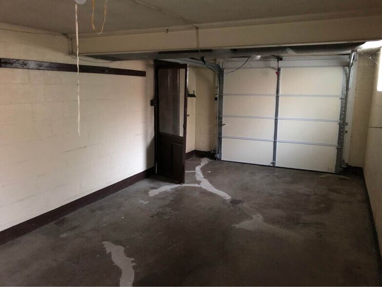 garage - 21 Terrace Dr