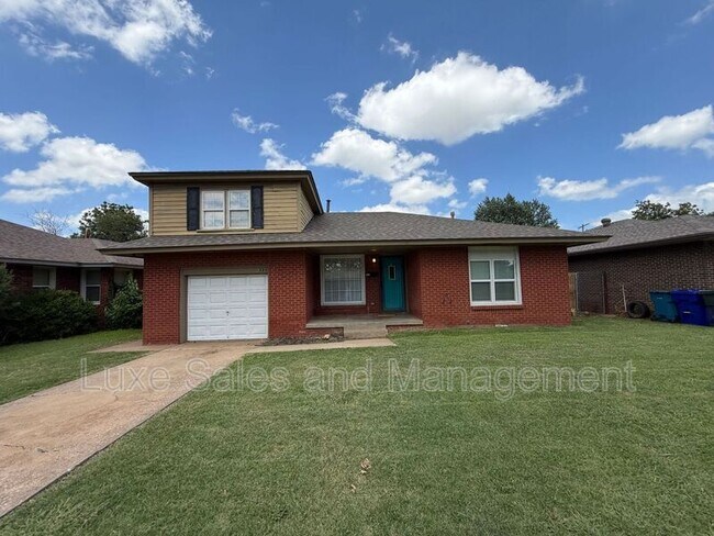 Building Photo - 221 E Kerr Dr